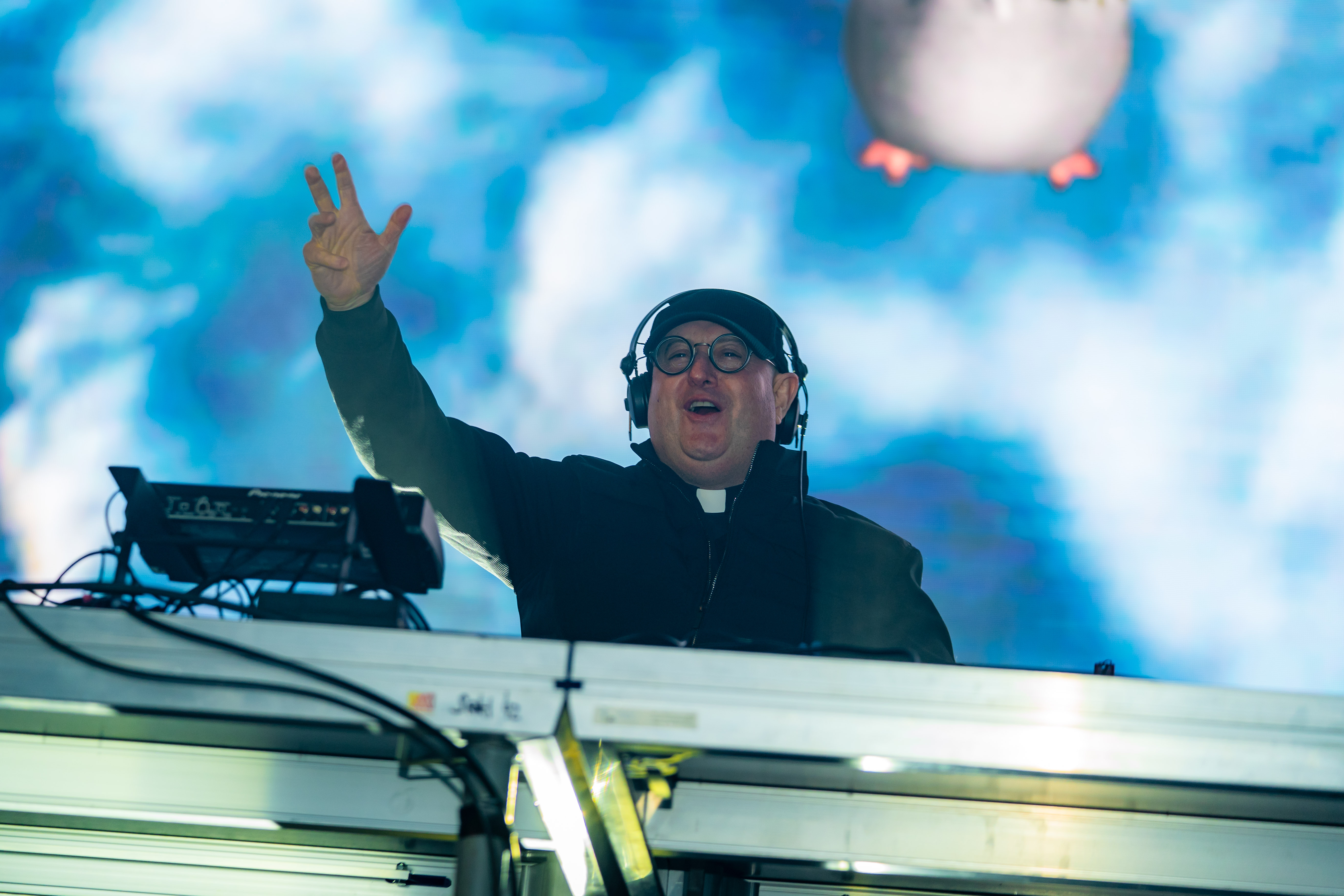 Stretnutie mladeze s arcibiskupom Bernardom Boberom a DJ-18